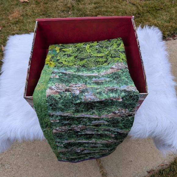 Fabulous Christmas Lap Quilt - Picture 3 of 11